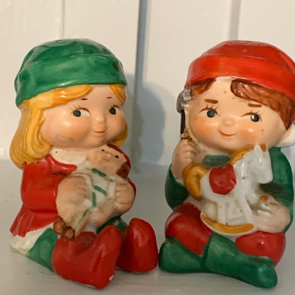 VTG Avon Claus & Company Porcelain Elves Salt & Pepper Shakers Santas Helpers - Picture 6 of 6